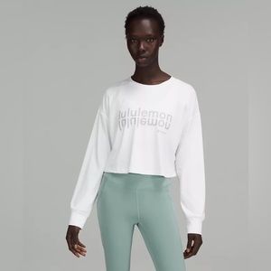 Lululemon Muscle Long Sleeve Motif Tee in White in Size 8